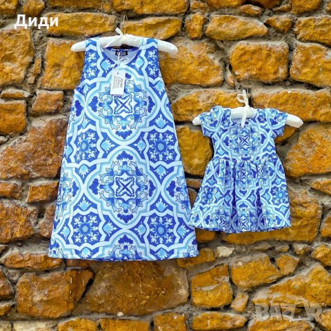 Еднакви рокли за майка и дете с модерен принт, лятна рокля, синя, бяла, снимка 1 - Рокли - 25767279