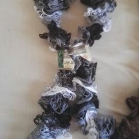 Ръчно плетиво, ефектни шалове тип ,,омбре,, в кафяво и черно,бяло,сиво, снимка 4 - Шапки - 19791526
