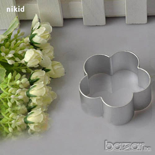 цветенце свете метална форма рамка резец за сладки бисквитки бисквити мъфини кексчета фондан украса, снимка 1