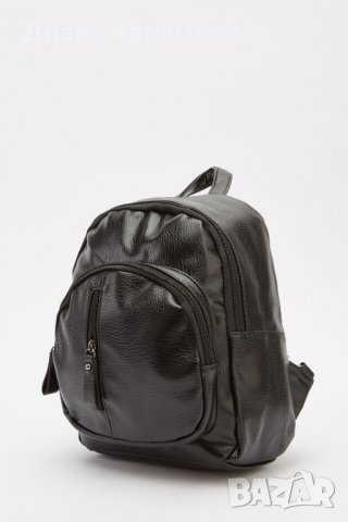 малка черна раница