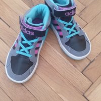 Adidas за Момиче 26 1/2, снимка 1 - Детски маратонки - 22960761