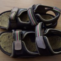 Нови кожени сандали Clarks, 35ти номер, снимка 1 - Детски сандали и чехли - 18675177