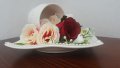 Декоративна чаша на изобилието с течащи цветя, снимка 1 - Декорация за дома - 17342420