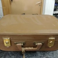 Стар куфар с ключ, снимка 1 - Антикварни и старинни предмети - 21376755