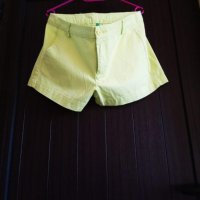 ярко жълти къси панталони Beneton, снимка 1 - Къси панталони и бермуди - 25500157