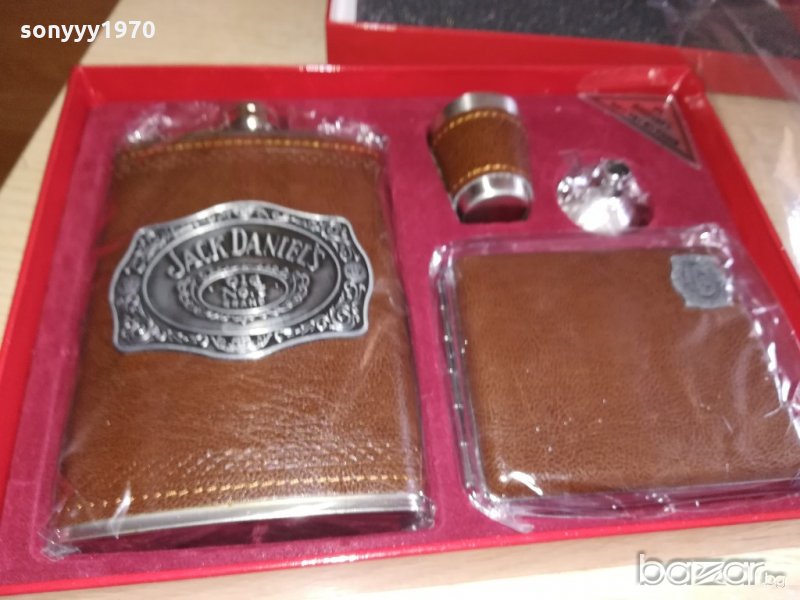 нов подаръчен комплект-24х18х4см, снимка 1