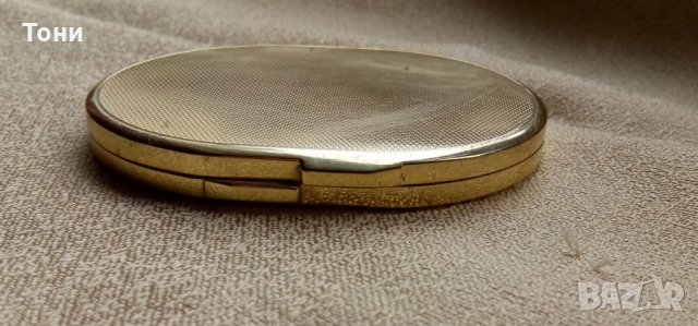 Пудриера в цвят злато с инициали O.W., снимка 7 - Антикварни и старинни предмети - 23168230