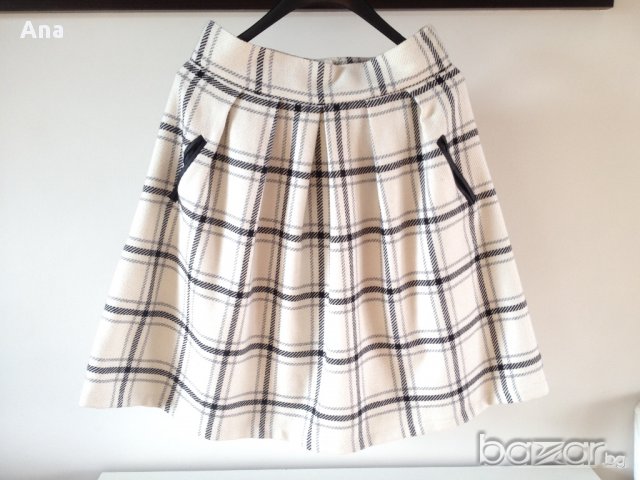 Нова вълнена пола, разкроена, каре