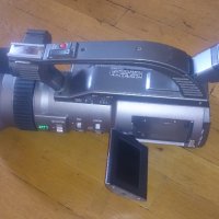 Продава видео камера JVC PROFESSIONAL DV CAMCORDER GY-DV300Е