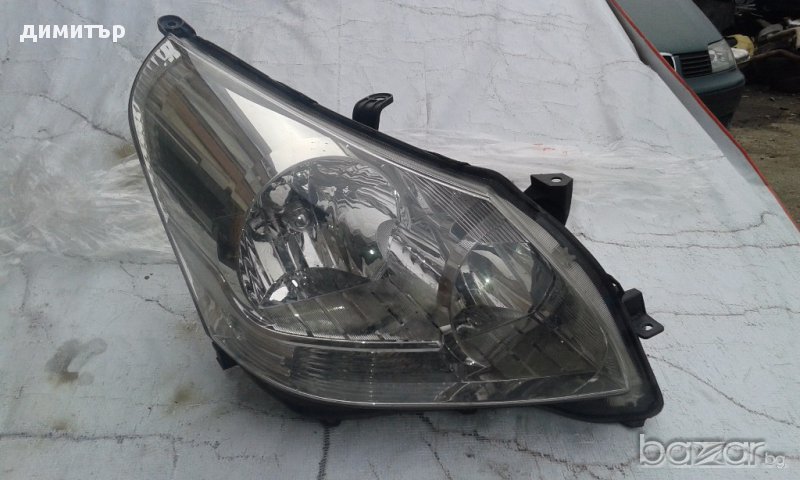 Десен фар за Toyota Corolla Verso след 2009г, снимка 1