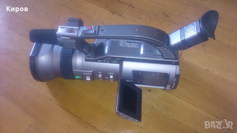 Продава видео камера JVC PROFESSIONAL DV CAMCORDER GY-DV300Е, снимка 1