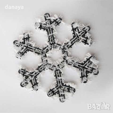 Голяма бяла снежинка от гирлянд коледна украса за стена 32см, снимка 3 - Декорация за дома - 23259151