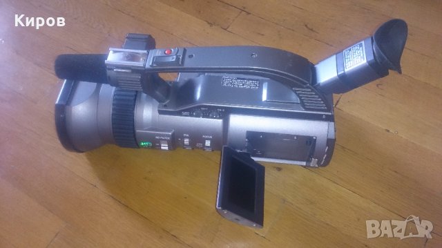 Продава видео камера JVC PROFESSIONAL DV CAMCORDER GY-DV300Е, снимка 1 - Камери - 23297624