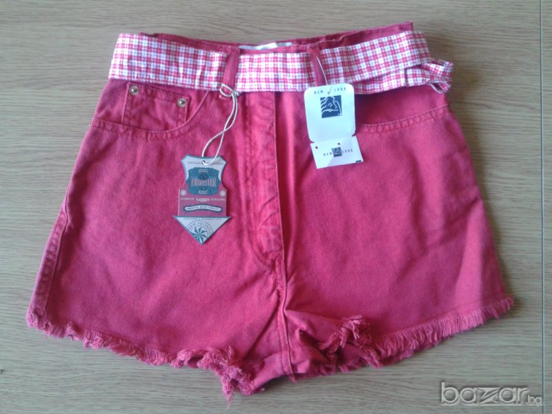 Дънкови къси панталони с колан (дамски, червени) - Оригинални, снимка 1