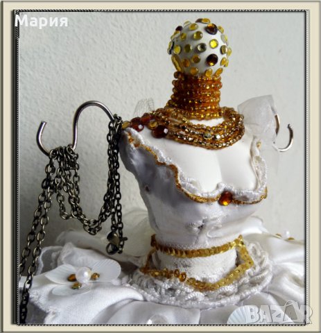 Балерина-стойка за бижута