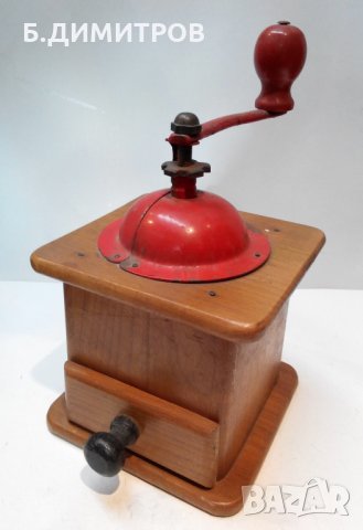 Стара ръчна дървена кафемелачка, снимка 1 - Антикварни и старинни предмети - 24473817