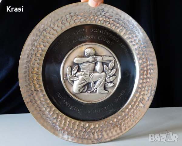 Калаена чиния за стена,пано Стрелец,Ловец. 