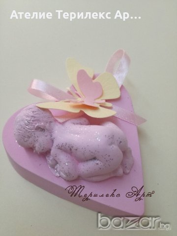 Красиви подаръци за гости с бебе и пеперуда