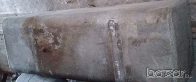 Продавам цистерни за вода и течни горива 