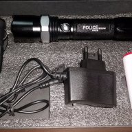 Комплект  Акумулаторен фенер с обикновена и акумулаторна батерия с устойчив на удари метален корпус, снимка 1 - Къмпинг осветление - 13484733