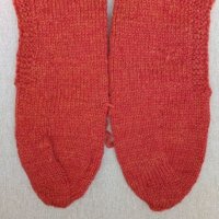 Плетени чорапи и терлици, снимка 12 - Шапки - 22917319