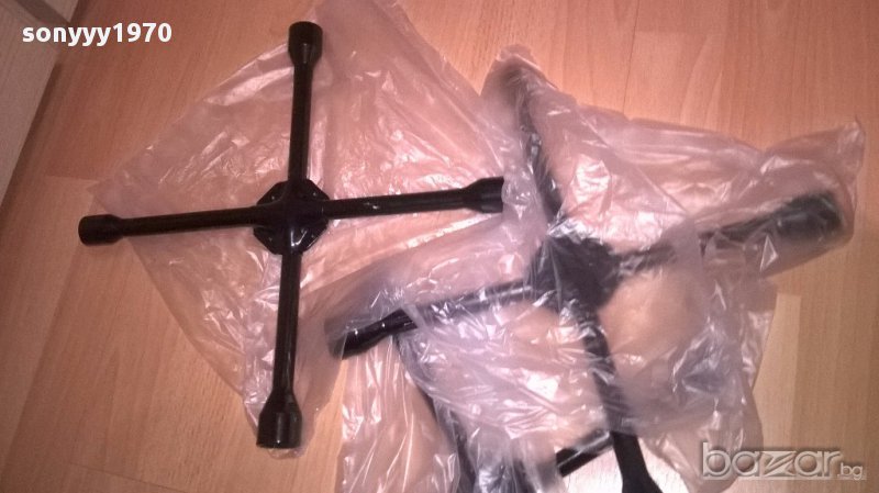 Нов ключ за гуми 35х35см-17/19/21/23мм, снимка 1