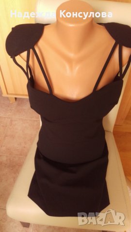 *Черна рокля с деколте и тюл, снимка 1