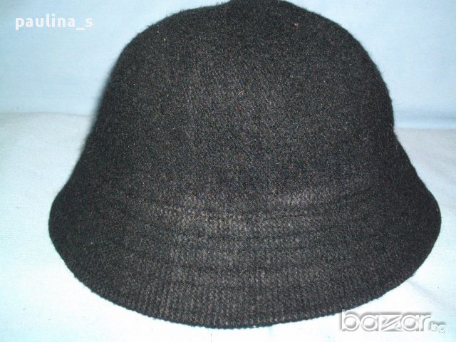 Ангорско черно бомбе с декорация / шапка меринос и ангора с декорация от брошака с циркони, снимка 4 - Шапки - 16210332