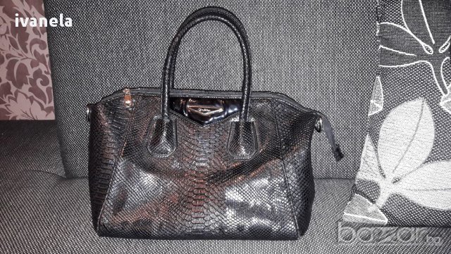 Дамска чанта имитираща змийска кожа, снимка 1 - Чанти - 14662008