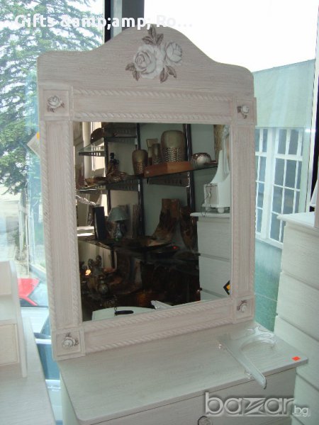 Дървено огледало с орнаменти рози, снимка 1