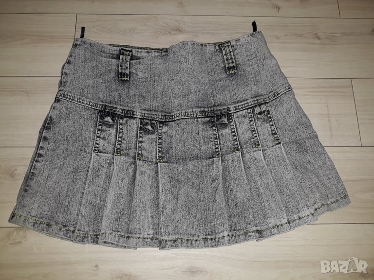 Светлосива дънкова пола със зелен шев марка Xinlong, снимка 1