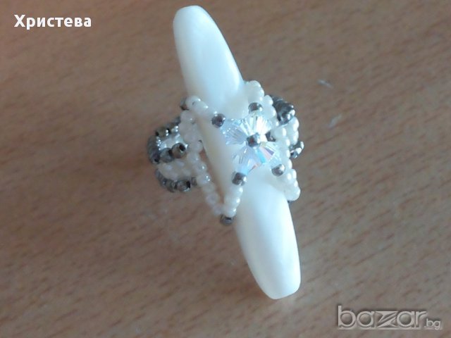 Пръстен със седеф и кристали
