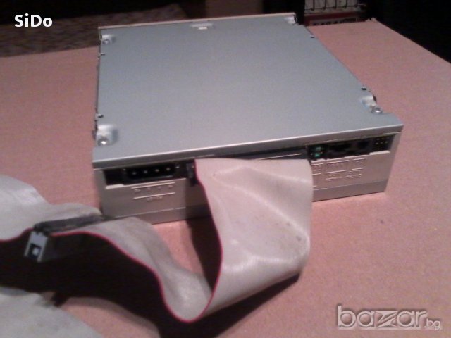Флопи-дисково устройство за настолен компютър с кабелите му за компютъра, снимка 4 - Външни хард дискове - 16268160