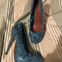 Змийски обувки на ток, снимка 1 - Дамски обувки на ток - 24841887