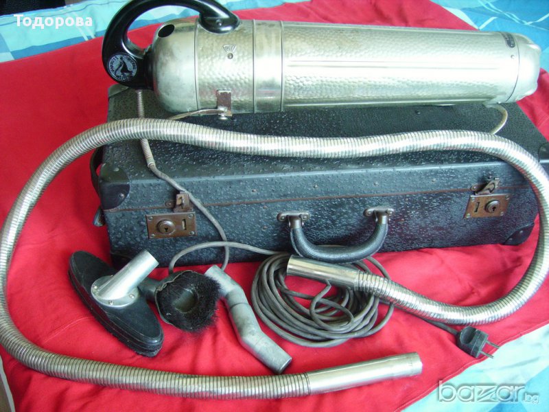 Продавам стара довоенна прахосмукачка в оригинален куфар.., снимка 1