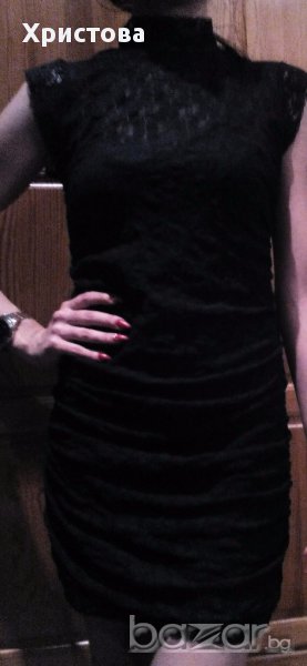 Черна къса вталена рокля от дантела., снимка 1