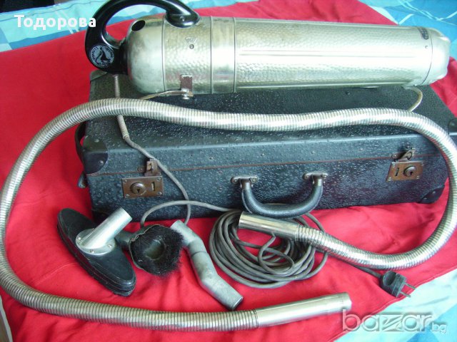 Продавам стара довоенна прахосмукачка в оригинален куфар..