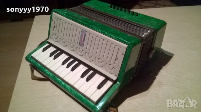 руски ретро акордеон-30х28х12см