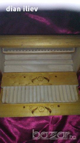Стара дървена кутия за цигари