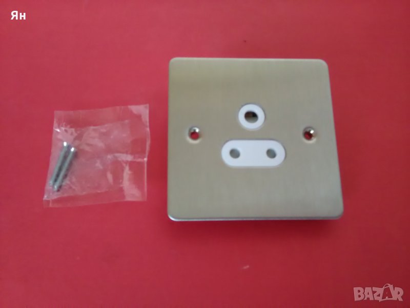  Английски Качествен Контакт за Настолни и Преносими Лампи , снимка 1