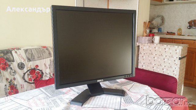 Монитор DELL 19 инчов, снимка 3 - Монитори - 19063883