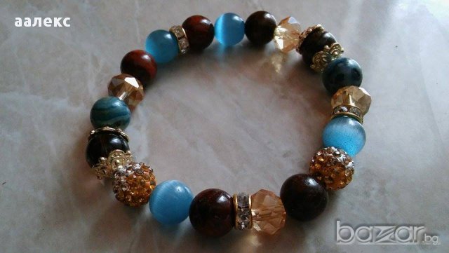 Ръчно изработена гривна от естествени камъни