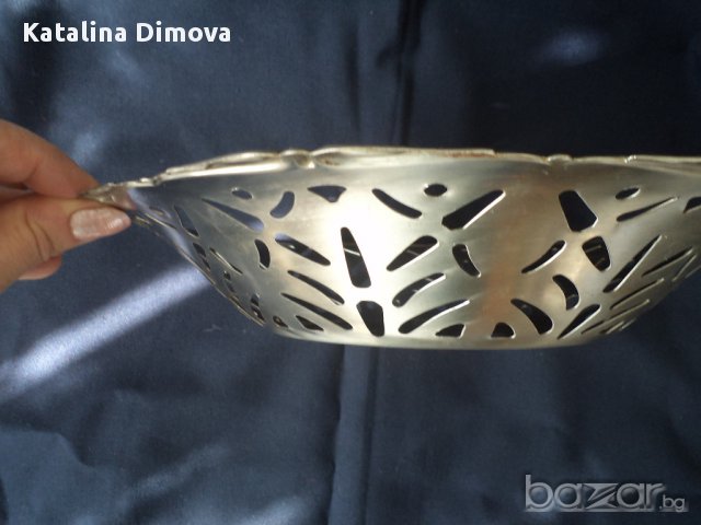 Продавам метална фруктиера за плодове