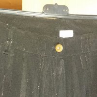 Черен панталон с лъскаво рае, снимка 1 - Панталони - 20031599