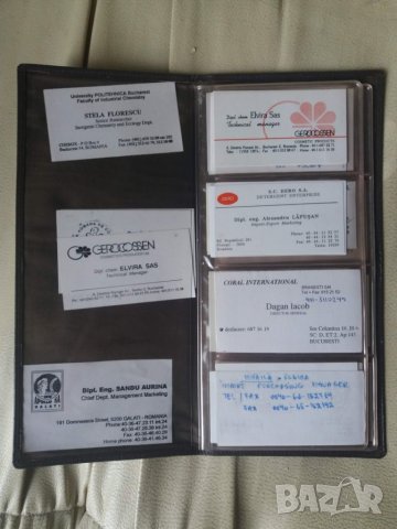 Класьор/визитник със стари чуждестранни визитки.