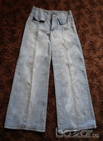 Дънки от светлосин деним