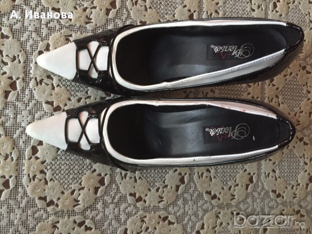 Дамски обувки в черно-бяло, снимка 1 - Дамски обувки на ток - 15835846