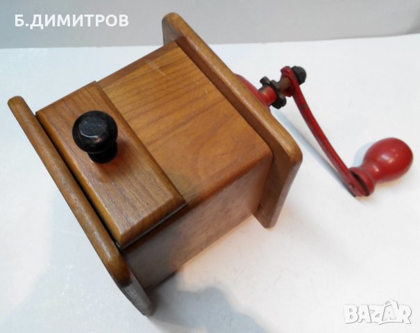Стара ръчна дървена кафемелачка, снимка 9 - Антикварни и старинни предмети - 24473817