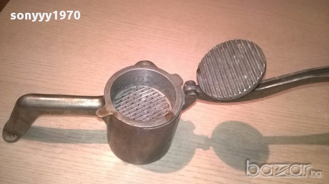 Ретро преса с цедка-23/13/11см-алуминиева, снимка 8 - Антикварни и старинни предмети - 16604498