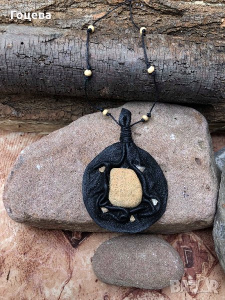 Викинг колие от естествен речен камък, естествена висококачествена черна кожа и мъниста от дърво. , снимка 1